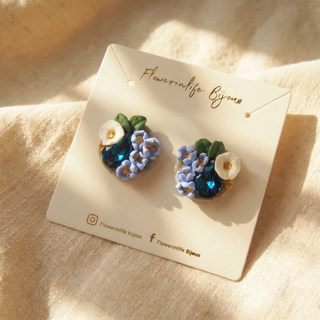 Boucles d'oreilles fleurs bleues & cristaux - Bloom
