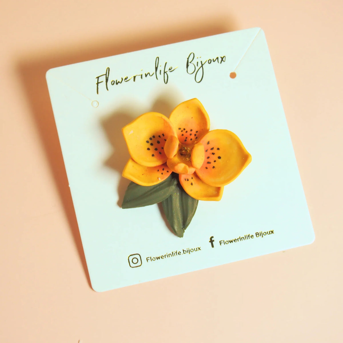 gros plan pétales orchidée pois navy fait main pâte polymère Flowerinlife